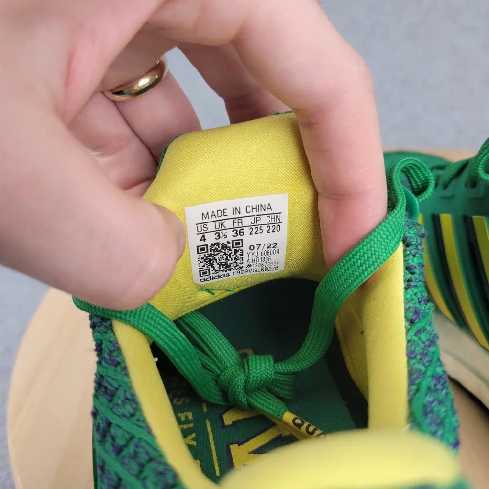adidas Ultraboost 1.0 DNA Disney Mighty Ducks District 5 Size 4 Green HR1806
